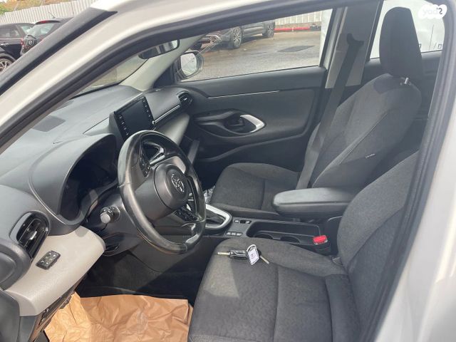 טויוטה יאריס קרוס