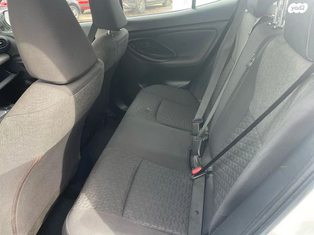 טויוטה יאריס קרוס