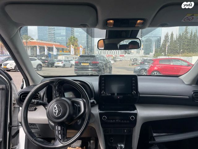 טויוטה יאריס קרוס