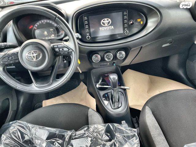 טויוטה אייגו X