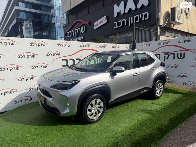 טויוטה יאריס קרוס