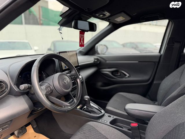 טויוטה יאריס קרוס