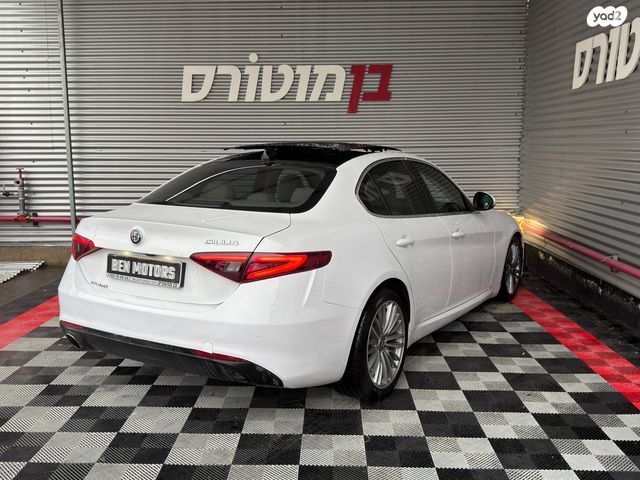 אלפא רומיאו ג'וליה