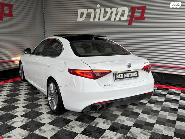 אלפא רומיאו ג'וליה