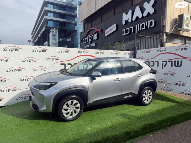 טויוטה יאריס קרוס