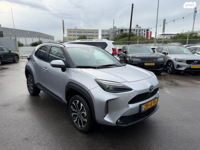 טויוטה יאריס קרוס