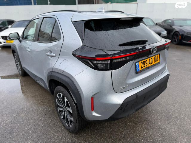 טויוטה יאריס קרוס