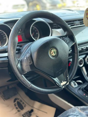 אלפא רומיאו ג'ולייטה