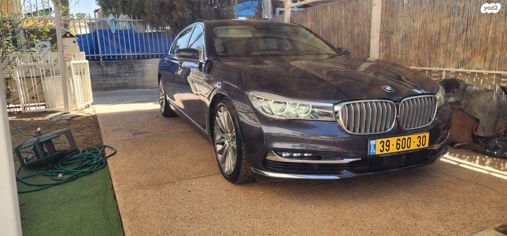 מודעת רכב ב מ וו סדרה 7