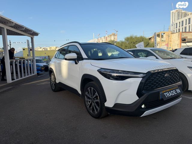 טויוטה קורולה קרוס