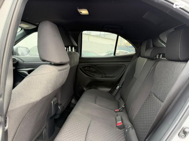 טויוטה יאריס קרוס