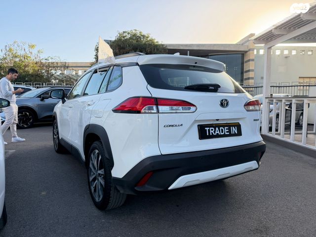 טויוטה קורולה קרוס