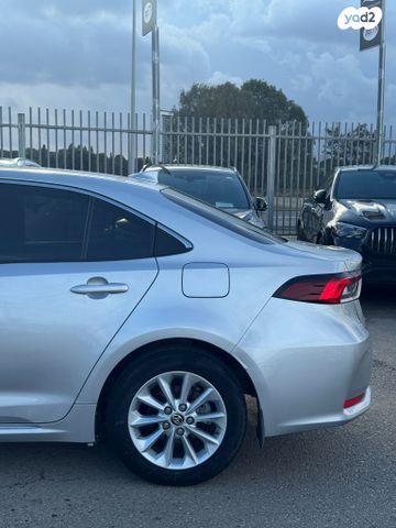 טויוטה קורולה