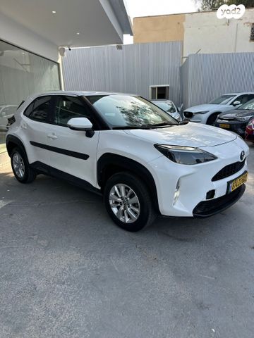 מודעת רכב טויוטה יאריס קרוס