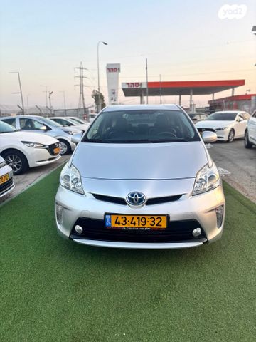 טויוטה פריוס