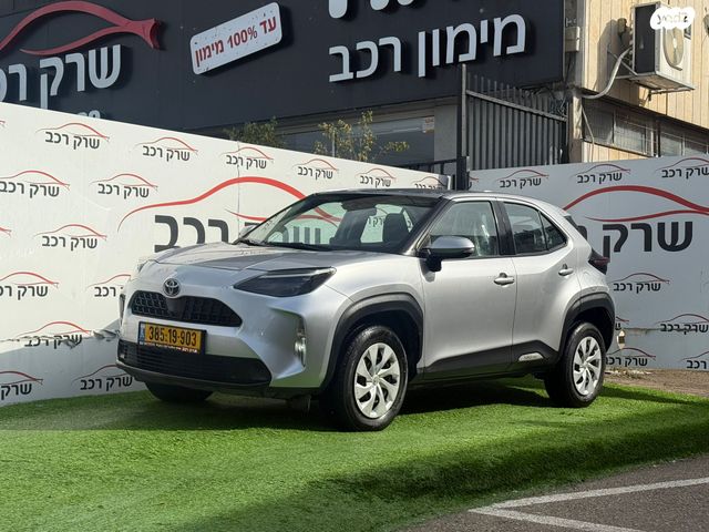 טויוטה יאריס קרוס