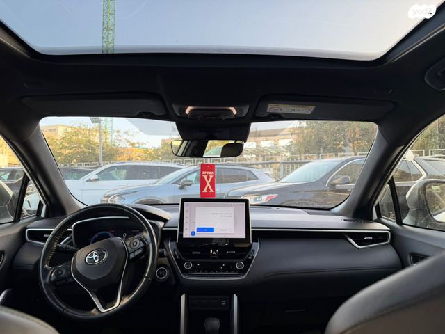 טויוטה קורולה קרוס