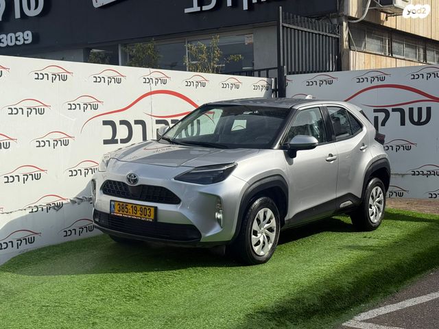 מודעת רכב טויוטה יאריס קרוס