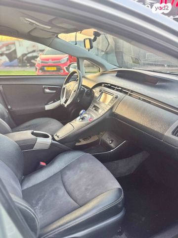 טויוטה פריוס