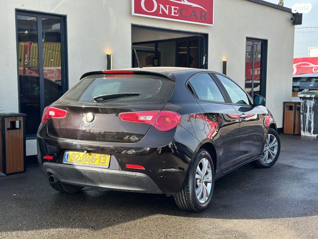 אלפא רומיאו ג'ולייטה