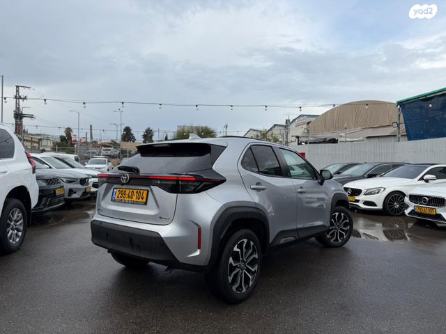 טויוטה יאריס קרוס