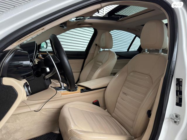 אלפא רומיאו ג'וליה