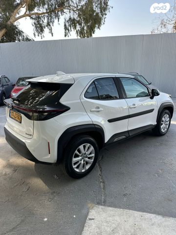 טויוטה יאריס קרוס