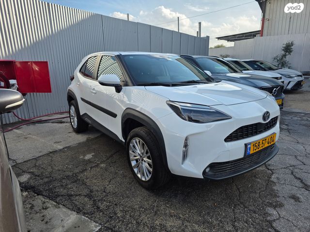 מודעת רכב טויוטה יאריס קרוס