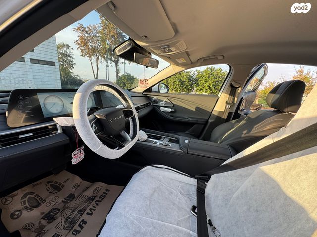 צ׳רי אריזו 8