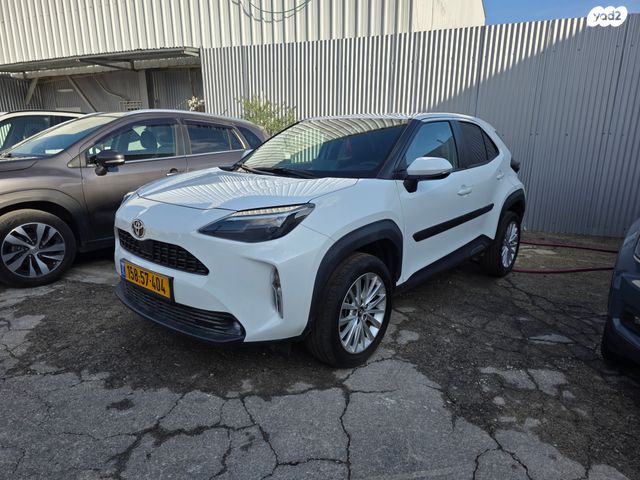 טויוטה יאריס קרוס