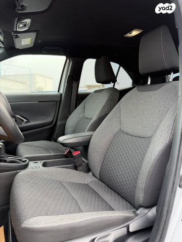 טויוטה יאריס קרוס