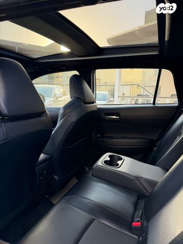 טויוטה קורולה קרוס