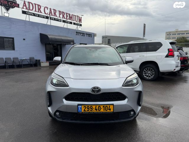 טויוטה יאריס קרוס