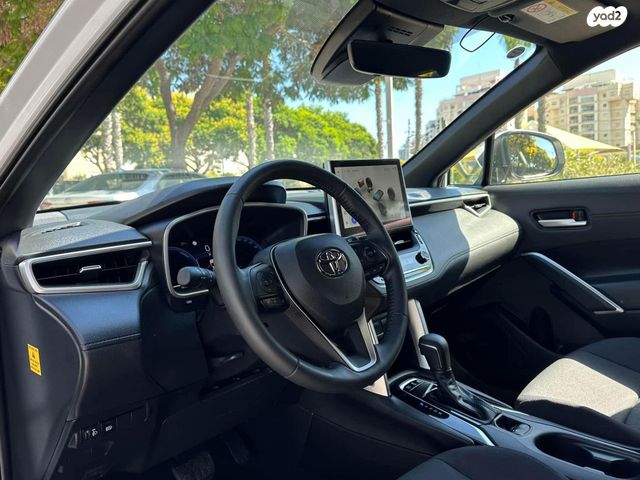 טויוטה קורולה קרוס