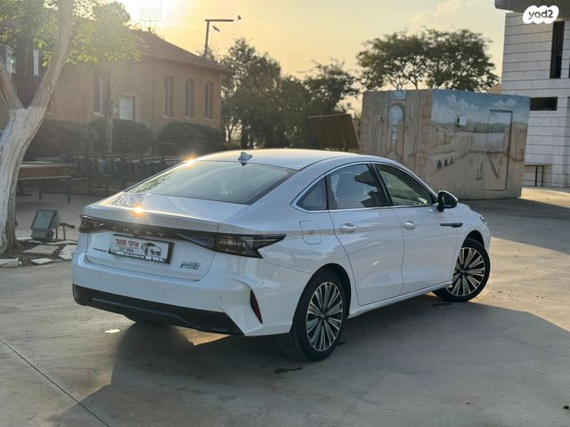 צ׳רי אריזו 8