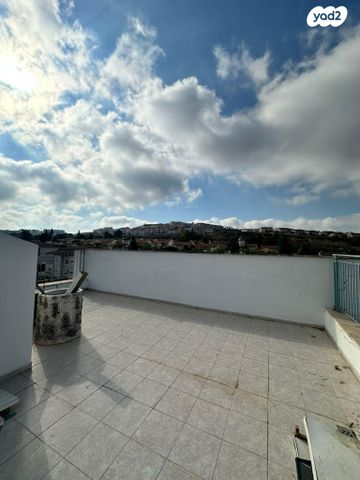 גג/ פנטהאוז, שער הגיא 14, רובע ד', אריאל