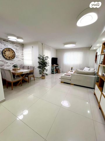 דירה, נפתלי בן אפרים 10, היובל, שרונה, רחובות