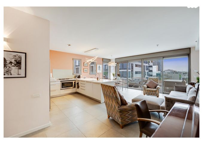 גג/ פנטהאוז, יהודית 7, חרוזים, רמת גן