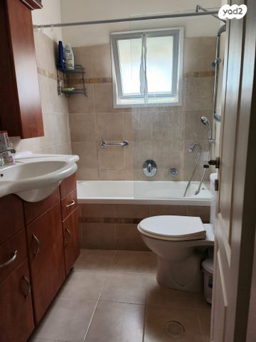 דירה, שדרות וייצמן 10, קרית יערים, רמת השרון