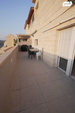 דופלקס, עת הזמיר 5, מגדים, מעלה אדומים