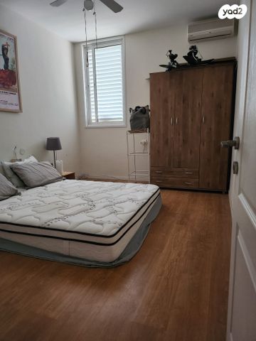 דירה, שדרות וייצמן 10, קרית יערים, רמת השרון