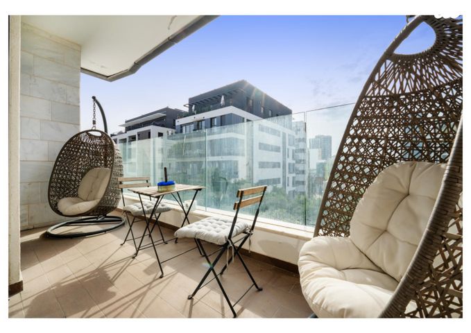 גג/ פנטהאוז, יהודית 7, חרוזים, רמת גן