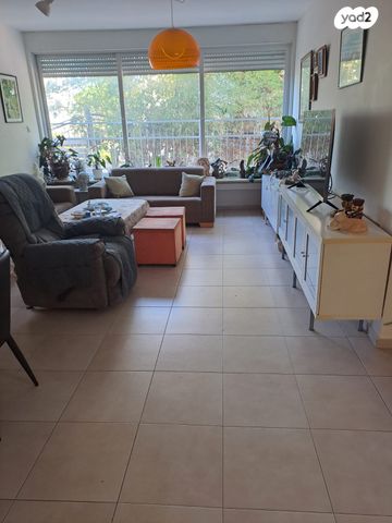 דירה, שדרות וייצמן 10, קרית יערים, רמת השרון