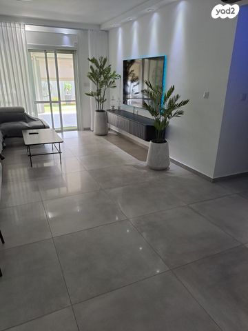 דירת גן, אדוריים 235, ההעפלה, קרית גת