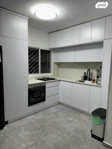 יצחק טוניק 8