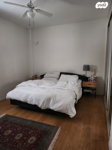 דירה, שדרות וייצמן 10, קרית יערים, רמת השרון