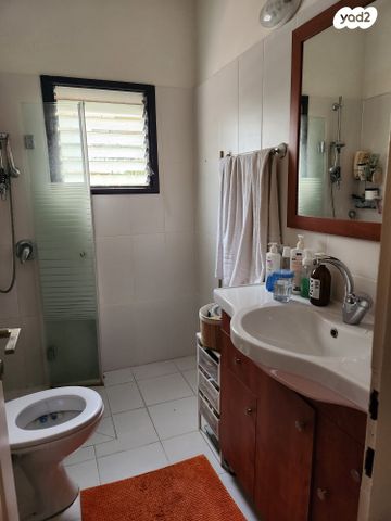 דירה, שדרות וייצמן 10, קרית יערים, רמת השרון