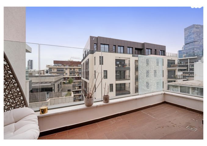 גג/ פנטהאוז, יהודית 7, חרוזים, רמת גן