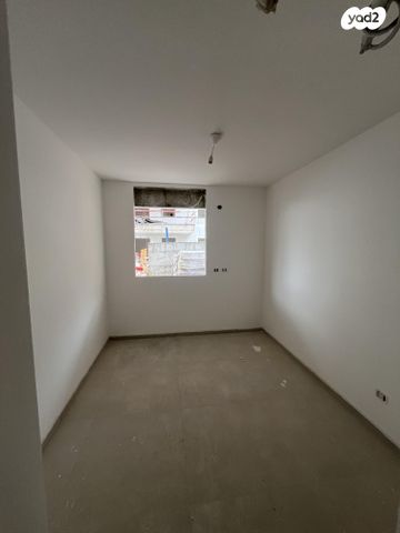 דירת גן, בר כוכבא 71, האצטדיון, טבריה