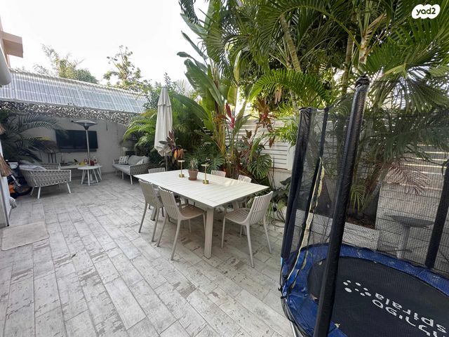 דו משפחתי, שנת היובל 100, גיל עמל, הוד השרון